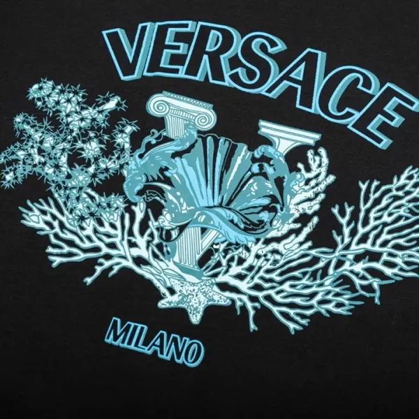 【VERSACE 公式旗艦店】ヴェルサーチ Tシャツ ご好評に付き再入荷!250218 【VERSACE 公式旗艦店】ヴェルサーチ Tシャツ ご好評に付き再入荷!250218