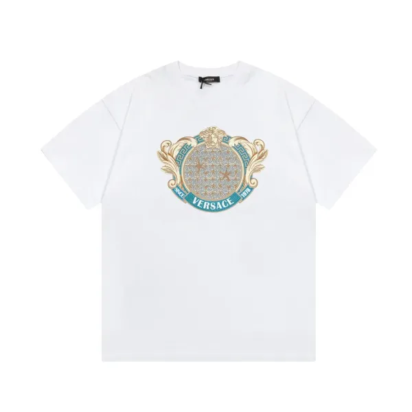 【VERSACE 公式旗艦店】ヴェルサーチ Tシャツ ご好評に付き再入荷!250218 【VERSACE 公式旗艦店】ヴェルサーチ Tシャツ ご好評に付き再入荷!250218