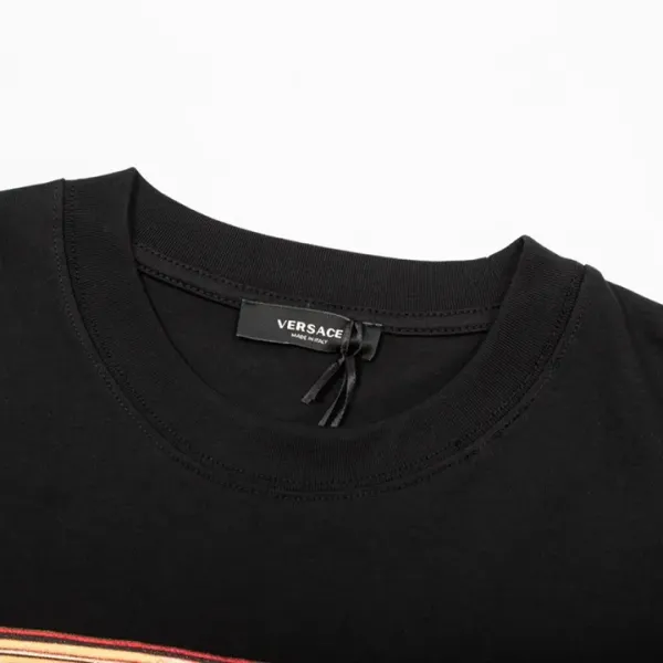 【VERSACE 公式旗艦店】ヴェルサーチ Tシャツ ご好評に付き再入荷!250218 【VERSACE 公式旗艦店】ヴェルサーチ Tシャツ ご好評に付き再入荷!250218