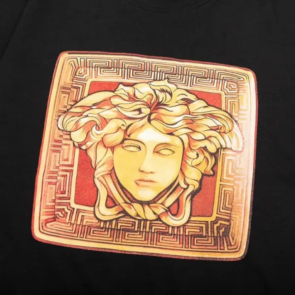 【VERSACE 公式旗艦店】ヴェルサーチ Tシャツ ご好評に付き再入荷!250218 【VERSACE 公式旗艦店】ヴェルサーチ Tシャツ ご好評に付き再入荷!250218