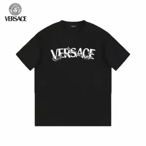 【VERSACE 公式旗艦店】ヴェルサーチ Tシャツご好評に付き再入荷 250218 【VERSACE 公式旗艦店】ヴェルサーチ Tシャツご好評に付き再入荷 250218