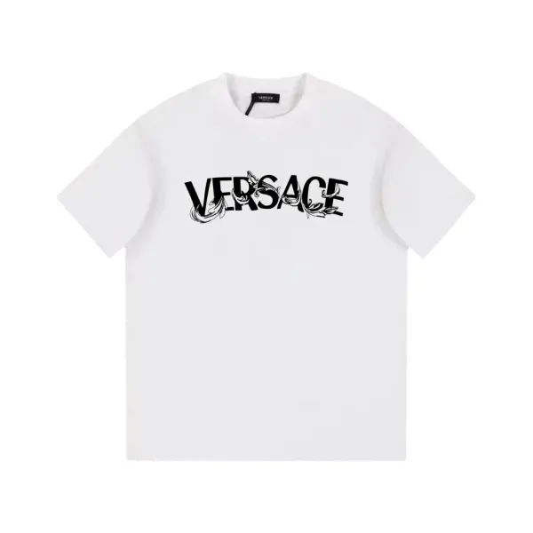 【VERSACE 公式旗艦店】ヴェルサーチ Tシャツご好評に付き再入荷 250218 【VERSACE 公式旗艦店】ヴェルサーチ Tシャツご好評に付き再入荷 250218