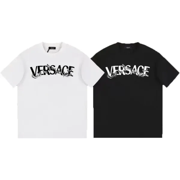 【VERSACE 公式旗艦店】ヴェルサーチ Tシャツご好評に付き再入荷 250218 【VERSACE 公式旗艦店】ヴェルサーチ Tシャツご好評に付き再入荷 250218