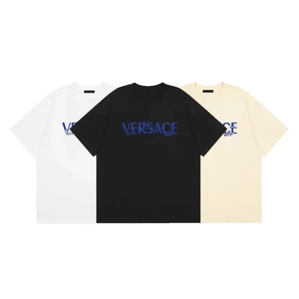 【VERSACE 公式旗艦店】ヴェルサーチ Tシャツご好評に付き再入荷 24628 【VERSACE 公式旗艦店】ヴェルサーチ Tシャツご好評に付き再入荷 24628