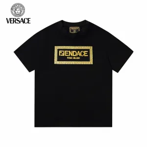【VERSACE 公式旗艦店】ヴェルサーチ Tシャツ ご好評に付き再入荷! 【VERSACE 公式旗艦店】ヴェルサーチ Tシャツ ご好評に付き再入荷!