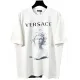 【VERSACE 公式旗艦店】ヴェルサーチ Tシャツ ご好評に付き再入荷! 【VERSACE 公式旗艦店】ヴェルサーチ Tシャツ ご好評に付き再入荷!