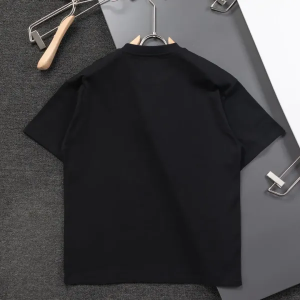 【LOEWE 公式旗艦店】ロエベ Tシャツ ご好評に付き再入荷!250213 【LOEWE 公式旗艦店】ロエベ Tシャツ ご好評に付き再入荷!250213