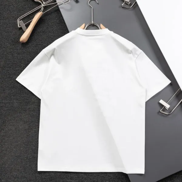 【LOEWE 公式旗艦店】ロエベ Tシャツ ご好評に付き再入荷!250213 【LOEWE 公式旗艦店】ロエベ Tシャツ ご好評に付き再入荷!250213