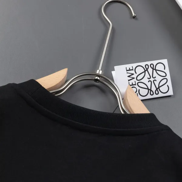 【LOEWE 公式旗艦店】ロエベ Tシャツ ご好評に付き再入荷!250213 【LOEWE 公式旗艦店】ロエベ Tシャツ ご好評に付き再入荷!250213