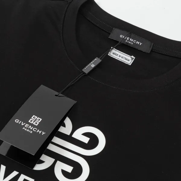 【GIVENCHY 公式旗艦店】 ジバンシー Tシャツ ご好評に付き再入荷! 250215 【GIVENCHY 公式旗艦店】 ジバンシー Tシャツ ご好評に付き再入荷! 250215