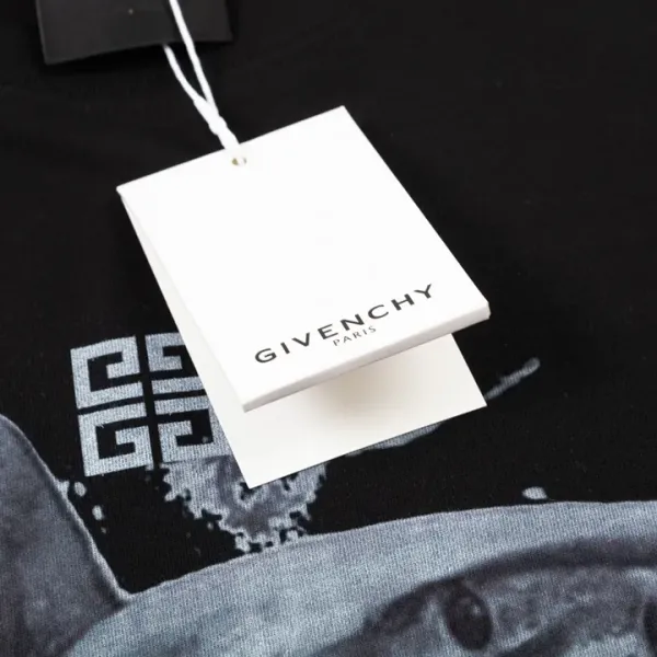 【GIVENCHY 公式旗艦店】 ジバンシー Tシャツ ご好評に付き再入荷! 250215 【GIVENCHY 公式旗艦店】 ジバンシー Tシャツ ご好評に付き再入荷! 250215