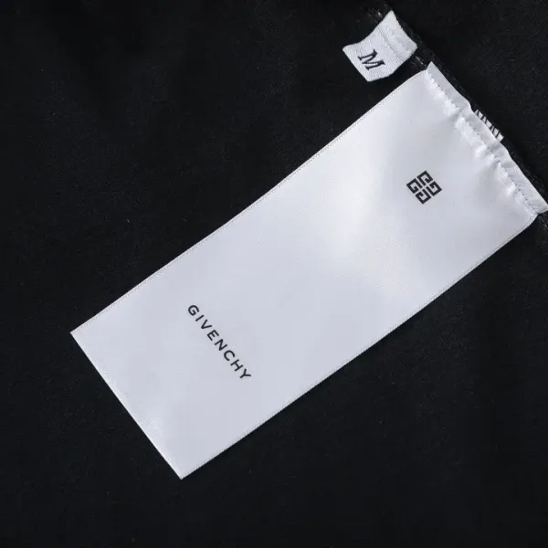 【GIVENCHY 公式旗艦店】 ジバンシー Tシャツ ご好評に付き再入荷! 250215 【GIVENCHY 公式旗艦店】 ジバンシー Tシャツ ご好評に付き再入荷! 250215