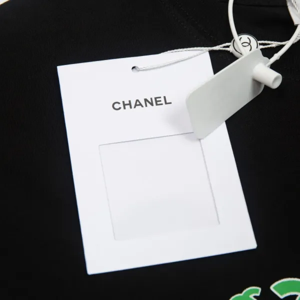 【CHANEL 公式旗艦店】シャネル Tシャツ ご好評に付き再入荷! 【CHANEL 公式旗艦店】シャネル Tシャツ ご好評に付き再入荷!