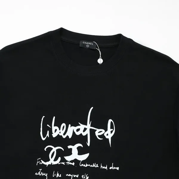 【CHANEL 公式旗艦店】シャネル Tシャツ ご好評に付き再入荷! 【CHANEL 公式旗艦店】シャネル Tシャツ ご好評に付き再入荷!