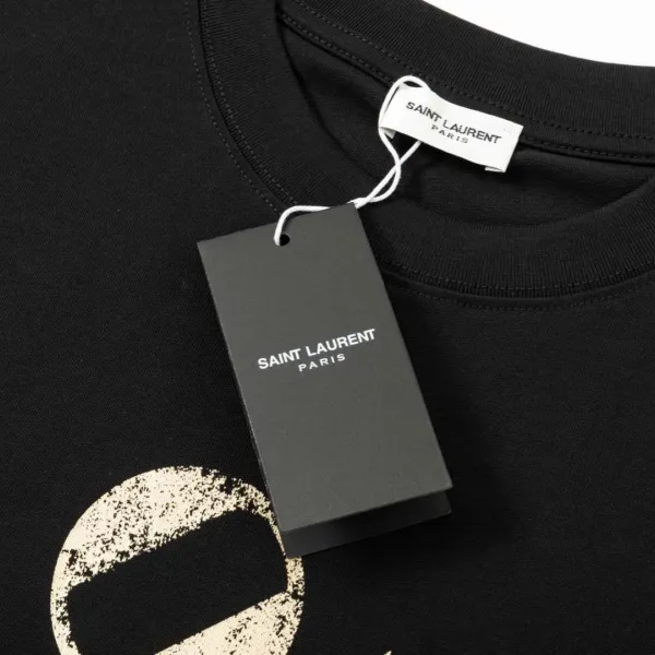 【YSL SAINT LAURENT 公式旗艦店】サンローラン  Tシャツ ご好評に付き再入荷！250218