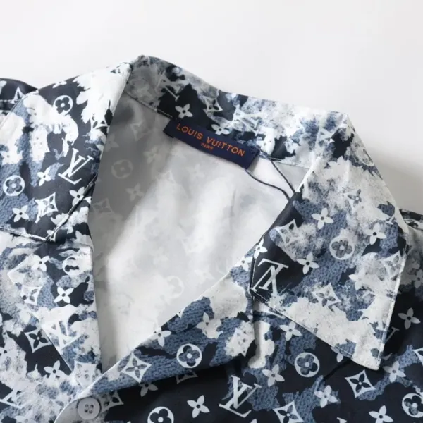 LV【LOUIS VUITTON 公式旗艦店】ルイヴィトン 半袖シャツ ご好評に付き再入荷 250219 LV【LOUIS VUITTON 公式旗艦店】ルイヴィトン 半袖シャツ ご好評に付き再入荷 250219