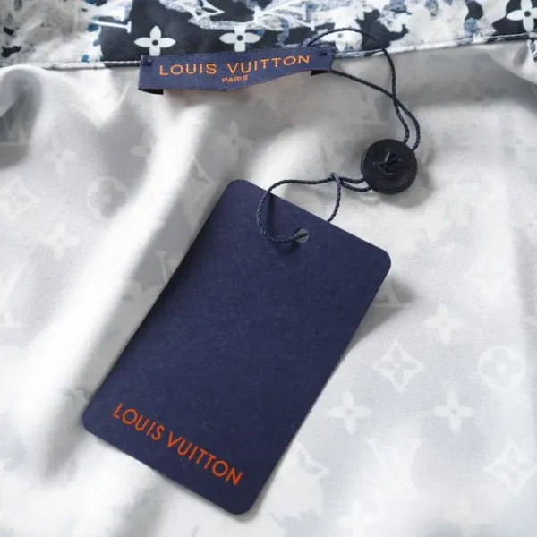 LV【LOUIS VUITTON 公式旗艦店】ルイヴィトン 半袖シャツ ご好評に付き再入荷 250219 LV【LOUIS VUITTON 公式旗艦店】ルイヴィトン 半袖シャツ ご好評に付き再入荷 250219
