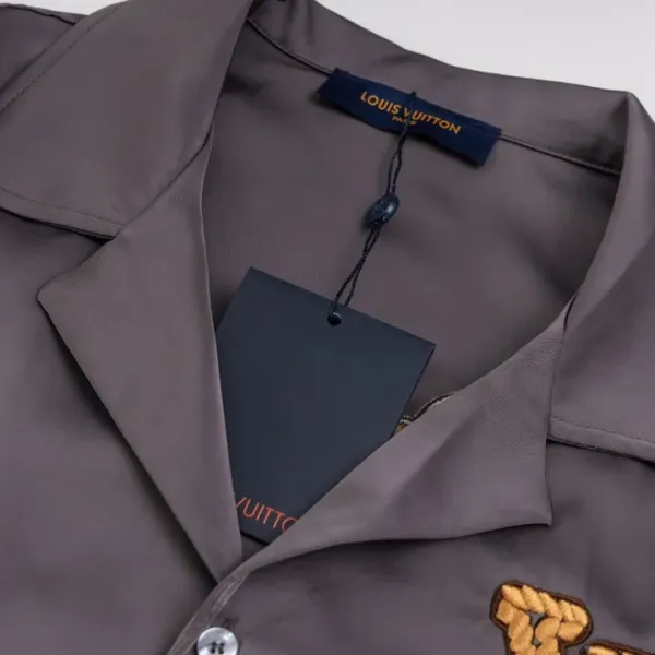 LV 【LOUIS VUITTON 公式旗艦店】ルイヴィトン 半袖シャツ ご好評に付き再入荷 240716 LV 【LOUIS VUITTON 公式旗艦店】ルイヴィトン 半袖シャツ ご好評に付き再入荷 240716