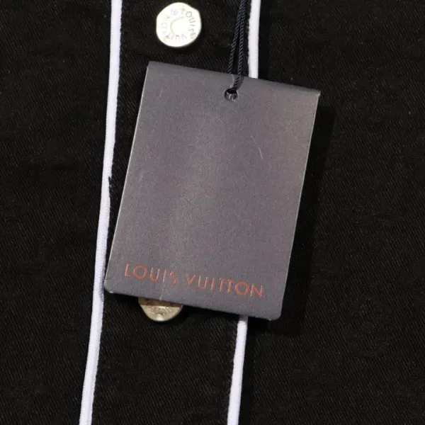 LV 【LOUIS VUITTON 公式旗艦店】ルイヴィトン 半袖シャツ ご好評に付き再入荷 240716 LV 【LOUIS VUITTON 公式旗艦店】ルイヴィトン 半袖シャツ ご好評に付き再入荷 240716