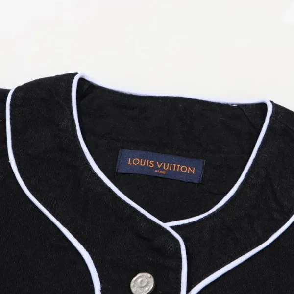 LV 【LOUIS VUITTON 公式旗艦店】ルイヴィトン 半袖シャツ ご好評に付き再入荷 240716 LV 【LOUIS VUITTON 公式旗艦店】ルイヴィトン 半袖シャツ ご好評に付き再入荷 240716