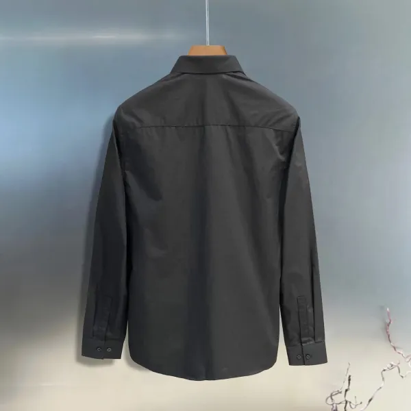 【GUCCI  公式旗艦店】グッチ  シャツ ご好評に付き再入荷  250222