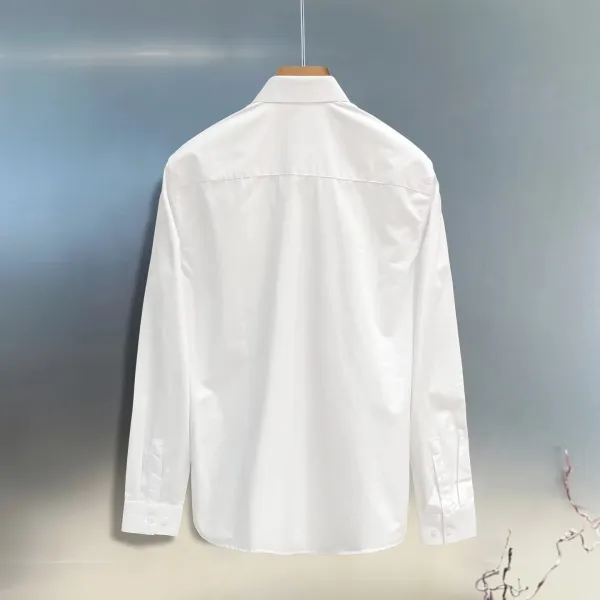 【GUCCI  公式旗艦店】グッチ  シャツ ご好評に付き再入荷  250222
