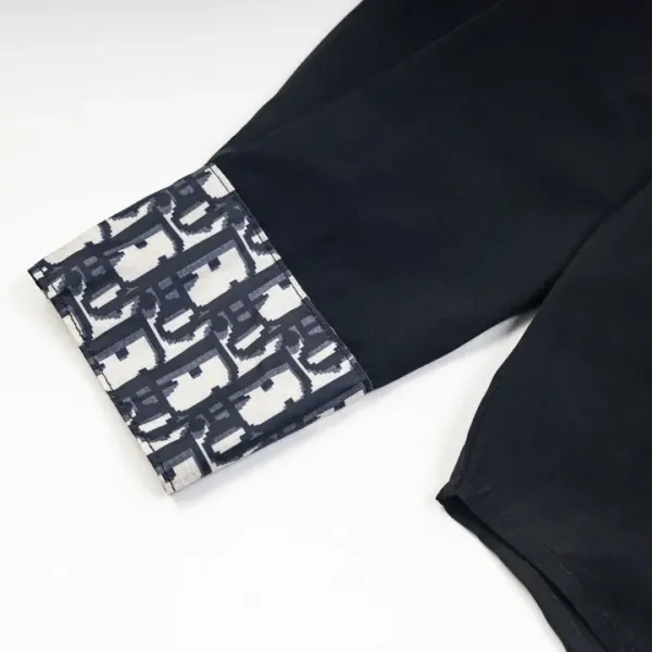【DIOR  公式旗艦店】ディオール  シャツ  ご好評に付き再入荷 240831