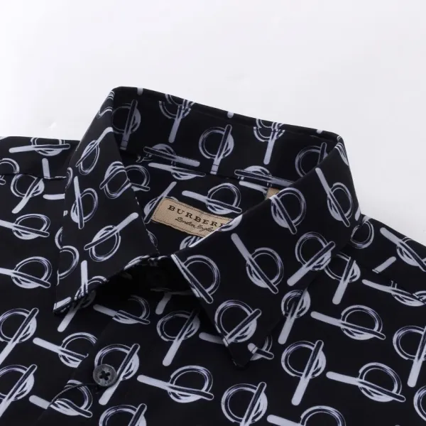 【BURBERRY  公式旗艦店】バーバリー シャツ ご好評に付き再入荷  250222