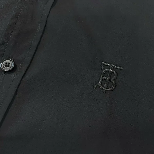 【BURBERRY 公式旗艦店】バーバリー シャツ ご好評に付き再入荷 250222 【BURBERRY 公式旗艦店】バーバリー シャツ ご好評に付き再入荷 250222