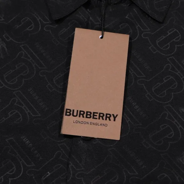 【BURBERRY 公式旗艦店】バーバリー シャツ ご好評に付き再入荷 240716 【BURBERRY 公式旗艦店】バーバリー シャツ ご好評に付き再入荷 240716