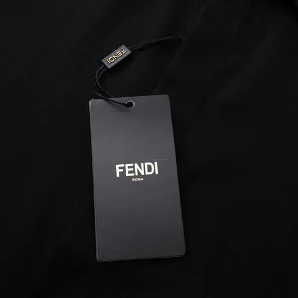 【FENDI 公式旗艦店】フェンディ シャツ ご好評に付き再入荷 250221 【FENDI 公式旗艦店】フェンディ シャツ ご好評に付き再入荷 250221