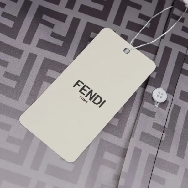 【FENDI 公式旗艦店】フェンディ シャツ ご好評に付き再入荷 250221 【FENDI 公式旗艦店】フェンディ シャツ ご好評に付き再入荷 250221