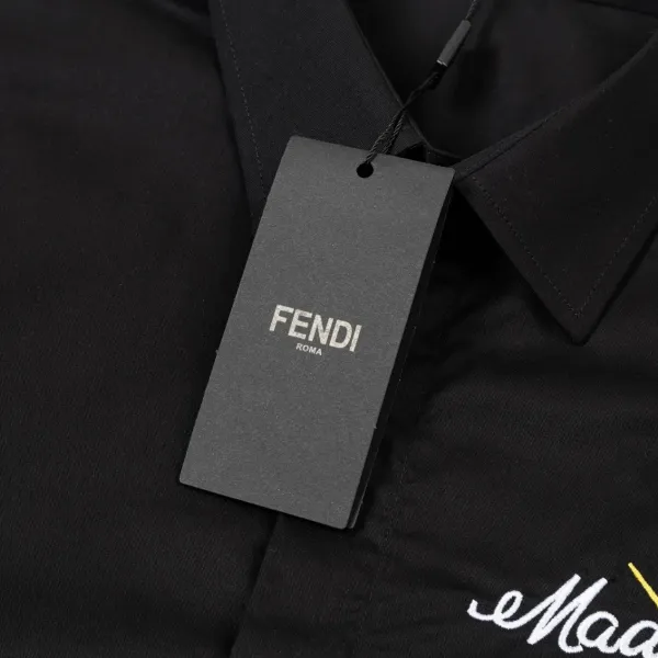 【FENDI 公式旗艦店】フェンディ シャツ ご好評に付き再入荷 240716 【FENDI 公式旗艦店】フェンディ シャツ ご好評に付き再入荷 240716