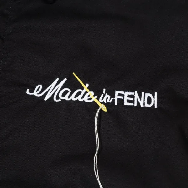 【FENDI 公式旗艦店】フェンディ シャツ ご好評に付き再入荷 240716 【FENDI 公式旗艦店】フェンディ シャツ ご好評に付き再入荷 240716