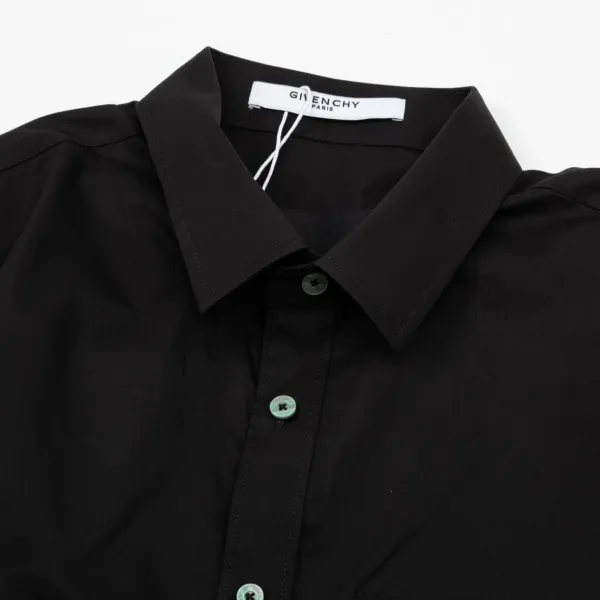 【GIVENCHY 公式旗艦店】ジバンシー シャツ ご好評に付き再入荷 240802 【GIVENCHY 公式旗艦店】ジバンシー シャツ ご好評に付き再入荷 240802