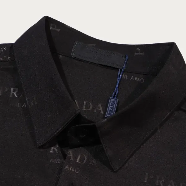 【PRADA 公式旗艦店】プラダ シャツ ご好評に付き再入荷 240803 【PRADA 公式旗艦店】プラダ シャツ ご好評に付き再入荷 240803