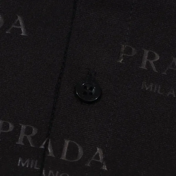 【PRADA 公式旗艦店】プラダ シャツ ご好評に付き再入荷 240803 【PRADA 公式旗艦店】プラダ シャツ ご好評に付き再入荷 240803