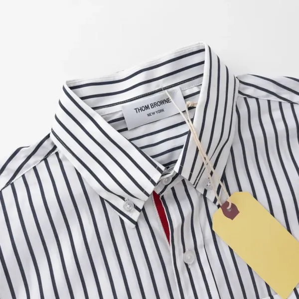 【ThomBrowne 公式旗艦店】トムブラウン シャツ ご好評に付き再入荷 250221 【ThomBrowne 公式旗艦店】トムブラウン シャツ ご好評に付き再入荷 250221