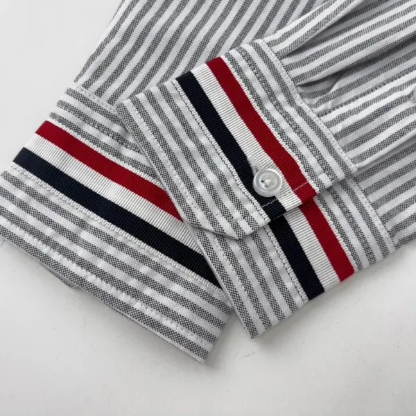 【ThomBrowne 公式旗艦店】トムブラウン シャツ ご好評に付き再入荷 250221 【ThomBrowne 公式旗艦店】トムブラウン シャツ ご好評に付き再入荷 250221