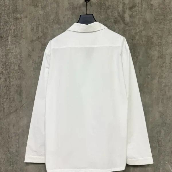 【Miumiu公式旗艦店】ミュウミュウ シャツ ご好評に付き再入荷 250219 【Miumiu公式旗艦店】ミュウミュウ シャツ ご好評に付き再入荷 250219