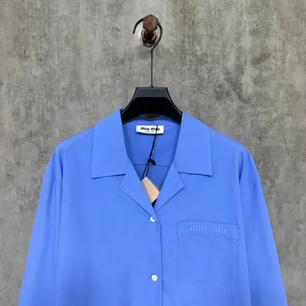 【Miumiu公式旗艦店】ミュウミュウ シャツ ご好評に付き再入荷 250219 【Miumiu公式旗艦店】ミュウミュウ シャツ ご好評に付き再入荷 250219