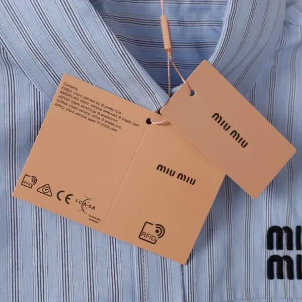【Miumiu公式旗艦店】ミュウミュウ シャツ ご好評に付き再入荷 250219 【Miumiu公式旗艦店】ミュウミュウ シャツ ご好評に付き再入荷 250219