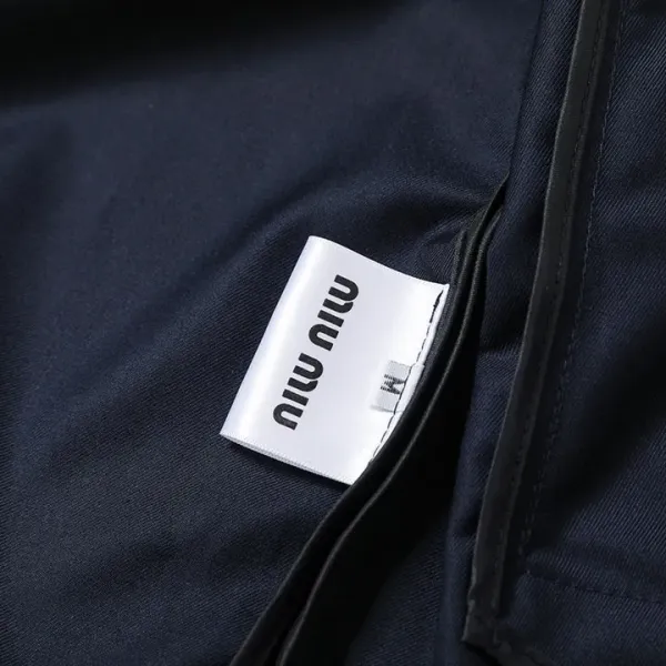 【Miumiu公式旗艦店】ミュウミュウ  シャツ ご好評に付き再入荷  250219