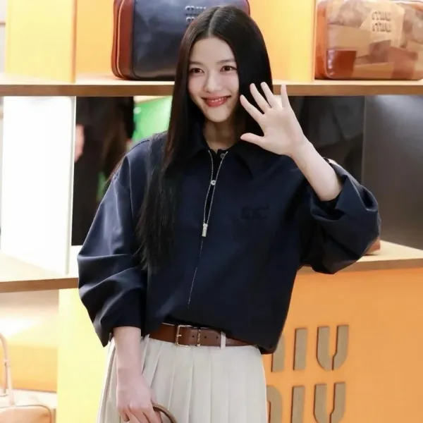 【Miumiu公式旗艦店】ミュウミュウ  シャツ ご好評に付き再入荷  250219
