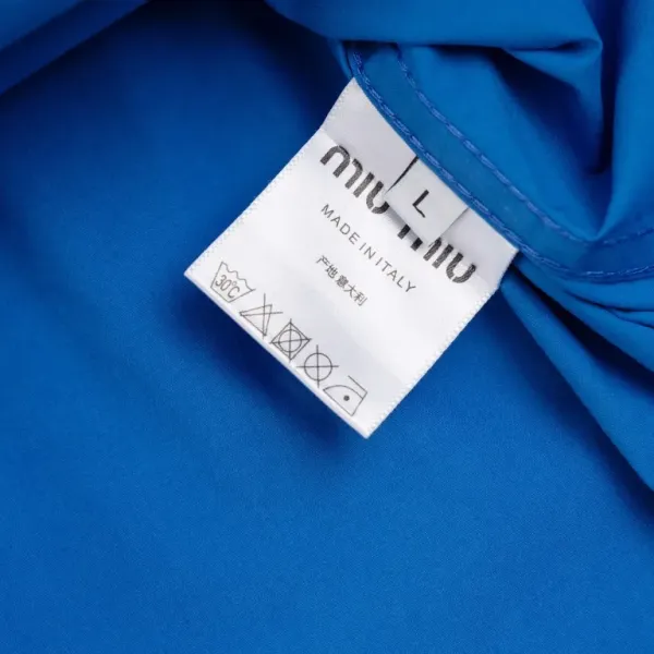 【Miumiu 公式旗艦店】ミュウミュウ シャツ ご好評に付き再入荷 250219 【Miumiu 公式旗艦店】ミュウミュウ シャツ ご好評に付き再入荷 250219