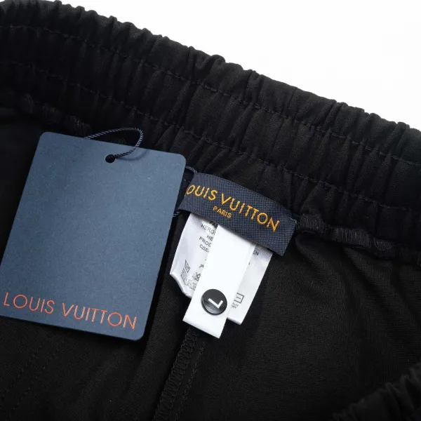 LV【LOUIS VUITTON 公式旗艦店】ルイヴィトン ショートパンツご好評に付き再入荷!250224 LV【LOUIS VUITTON 公式旗艦店】ルイヴィトン ショートパンツご好評に付き再入荷!250224