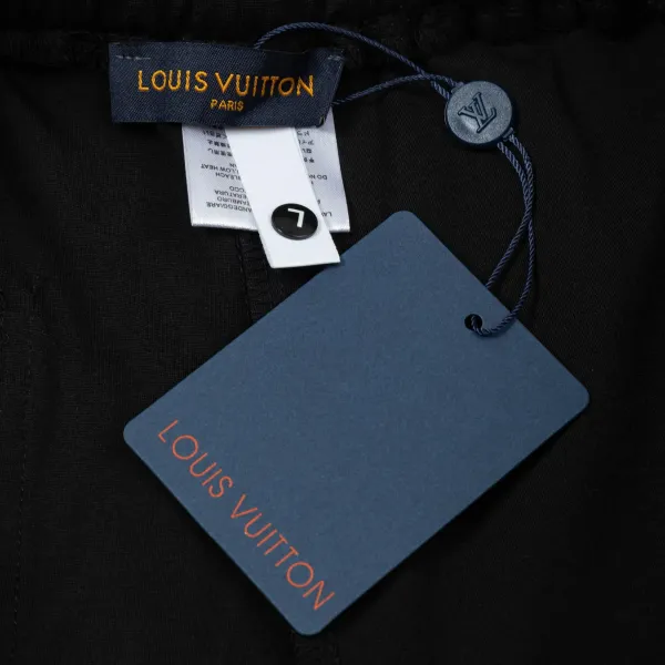 LV【LOUIS VUITTON 公式旗艦店】ルイヴィトン ショートパンツご好評に付き再入荷!250224 LV【LOUIS VUITTON 公式旗艦店】ルイヴィトン ショートパンツご好評に付き再入荷!250224