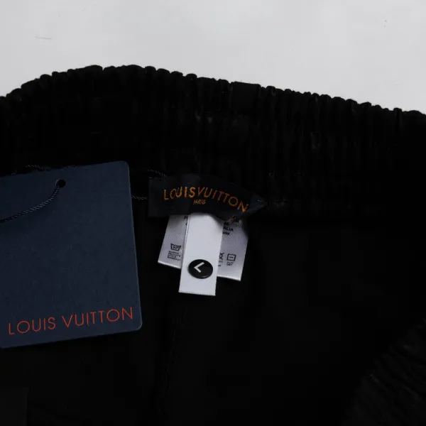 LV【LOUIS VUITTON 公式旗艦店】ルイヴィトン ショートパンツご好評に付き再入荷!250224 LV【LOUIS VUITTON 公式旗艦店】ルイヴィトン ショートパンツご好評に付き再入荷!250224