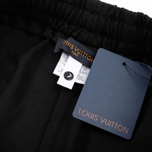 LV【LOUIS VUITTON 公式旗艦店】ルイヴィトン ショートパンツご好評に付き再入荷!250224 LV【LOUIS VUITTON 公式旗艦店】ルイヴィトン ショートパンツご好評に付き再入荷!250224