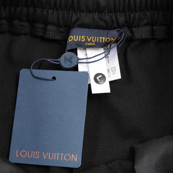 LV【LOUIS VUITTON 公式旗艦店】ルイヴィトン ショートパンツご好評に付き再入荷!250224 LV【LOUIS VUITTON 公式旗艦店】ルイヴィトン ショートパンツご好評に付き再入荷!250224
